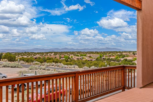 60 Avenida Aldea, Santa Fe, NM 87507