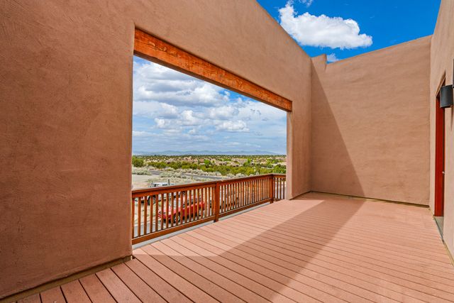 60 Avenida Aldea, Santa Fe, NM 87507