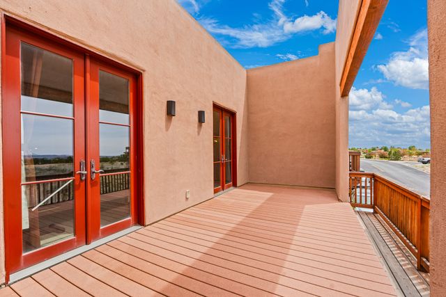 60 Avenida Aldea, Santa Fe, NM 87507