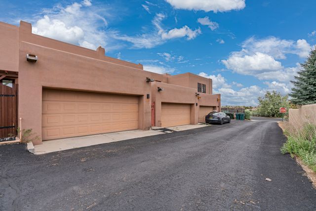 60 Avenida Aldea, Santa Fe, NM 87507