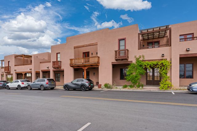 60 Avenida Aldea, Santa Fe, NM 87507