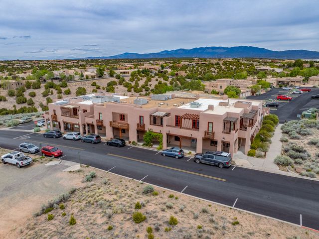60 Avenida Aldea, Santa Fe, NM 87507