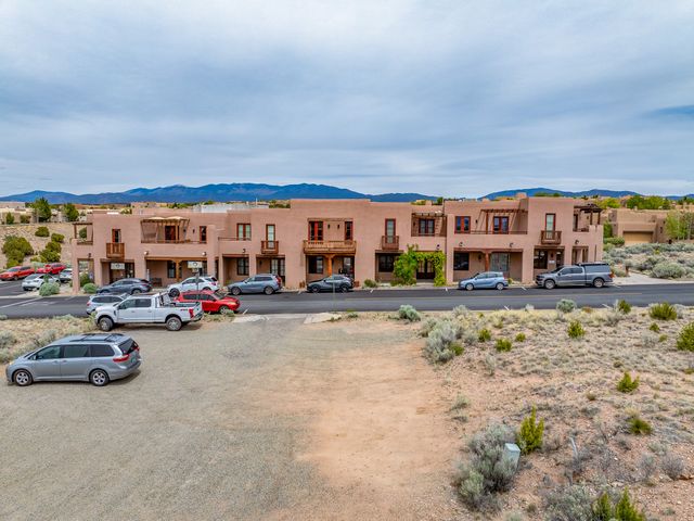 60 Avenida Aldea, Santa Fe, NM 87507