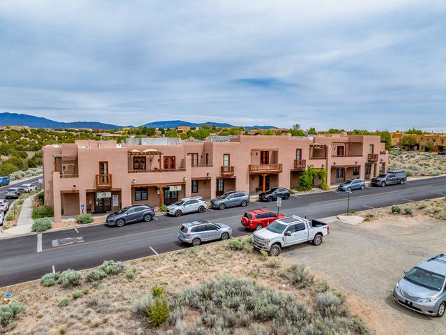 60 Avenida Aldea, Santa Fe, NM 87507