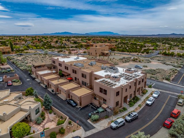 60 Avenida Aldea, Santa Fe, NM 87507