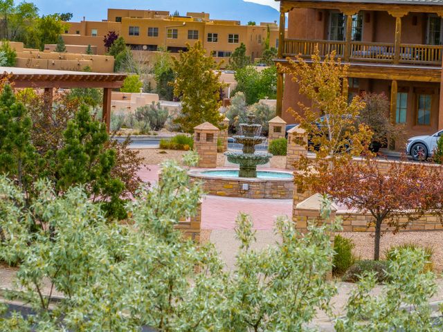 60 Avenida Aldea, Santa Fe, NM 87507