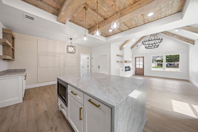 1004 W Broadus Avenue, Fort Worth, TX 76115