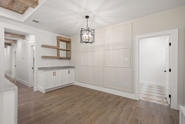 1004 W Broadus Avenue, Fort Worth, TX 76115