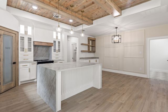 1004 W Broadus Avenue, Fort Worth, TX 76115