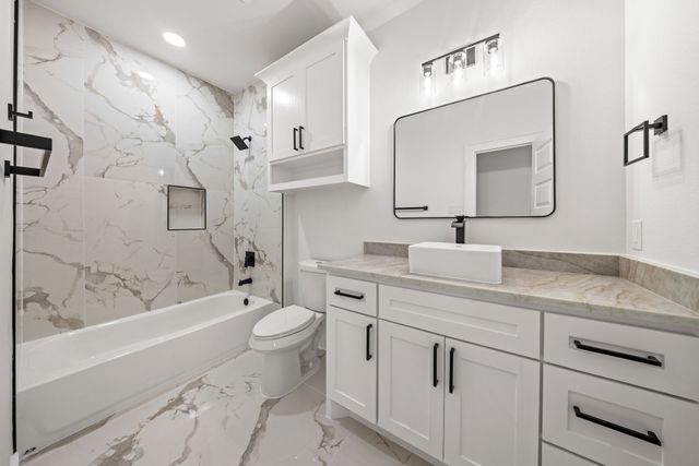 1004 W Broadus Avenue, Fort Worth, TX 76115