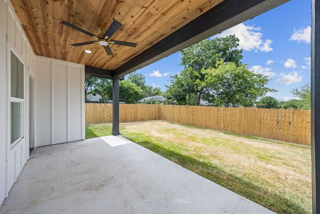 1004 W Broadus Avenue, Fort Worth, TX 76115