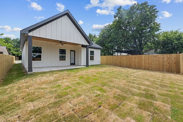 1004 W Broadus Avenue, Fort Worth, TX 76115