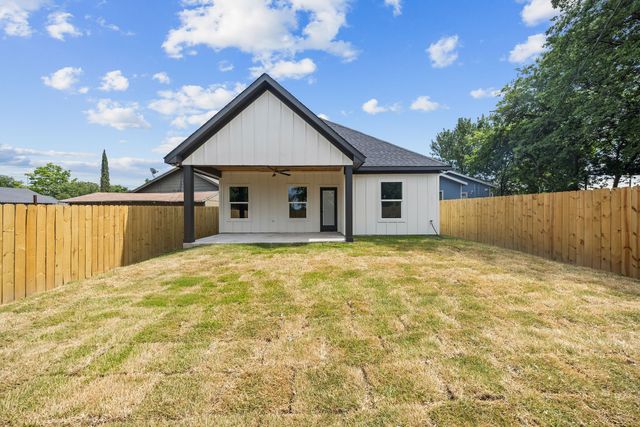 1004 W Broadus Avenue, Fort Worth, TX 76115