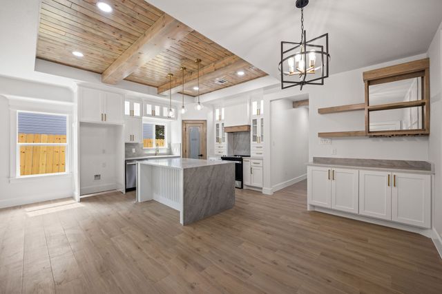 1004 W Broadus Avenue, Fort Worth, TX 76115
