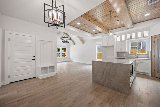 1004 W Broadus Avenue, Fort Worth, TX 76115
