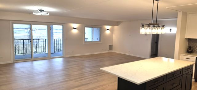 375 PLUM CREEK Drive 412, Wheeling, IL 60090