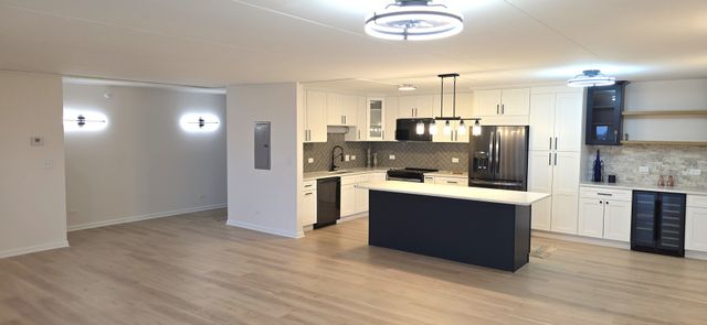 375 PLUM CREEK Drive 412, Wheeling, IL 60090