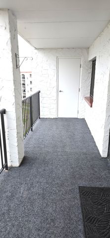 375 PLUM CREEK Drive 412, Wheeling, IL 60090