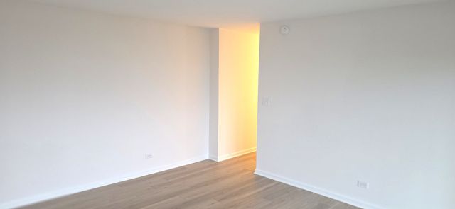 375 PLUM CREEK Drive 412, Wheeling, IL 60090