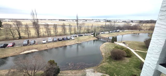 375 PLUM CREEK Drive 412, Wheeling, IL 60090