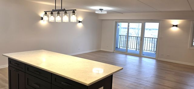 375 PLUM CREEK Drive 412, Wheeling, IL 60090