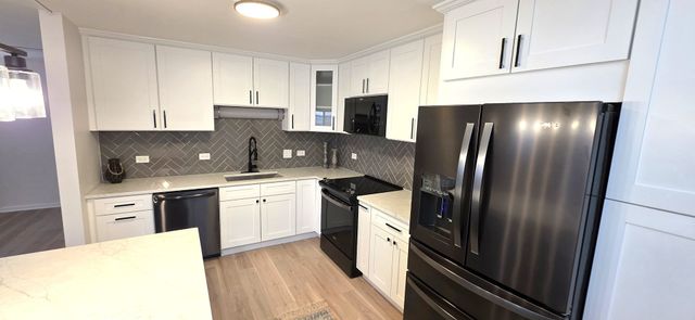 375 PLUM CREEK Drive 412, Wheeling, IL 60090