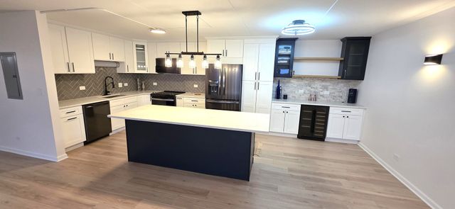 375 PLUM CREEK Drive 412, Wheeling, IL 60090