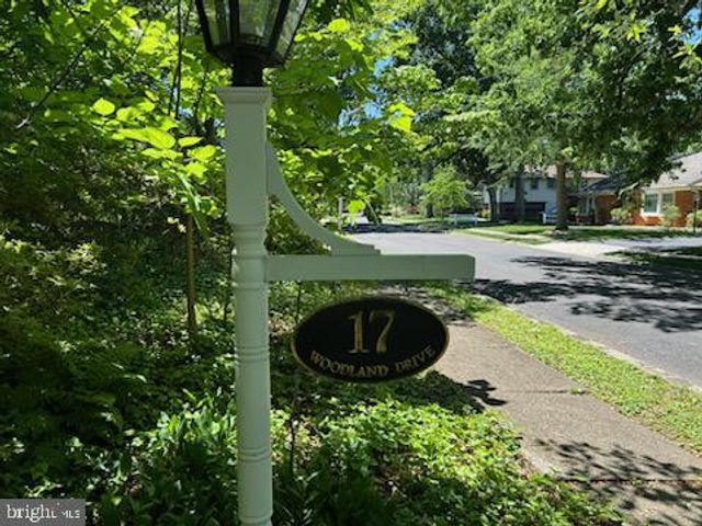 17 WOODLAND DR, Lansdale, PA 19446