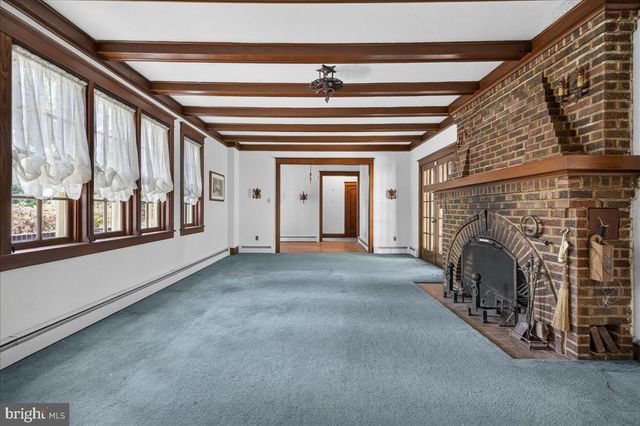 17 WOODLAND DR, Lansdale, PA 19446