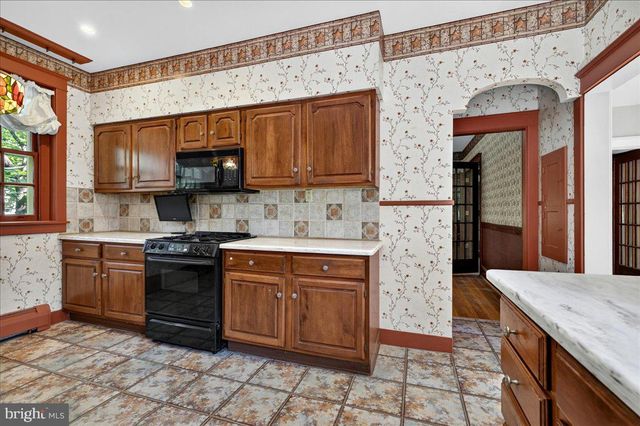 17 WOODLAND DR, Lansdale, PA 19446