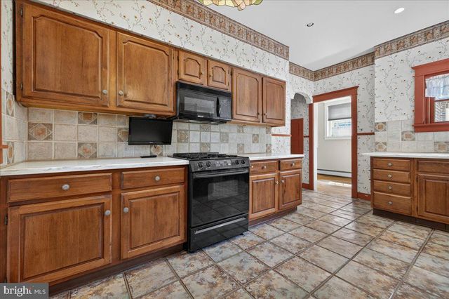 17 WOODLAND DR, Lansdale, PA 19446