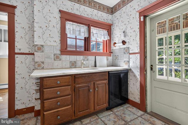 17 WOODLAND DR, Lansdale, PA 19446