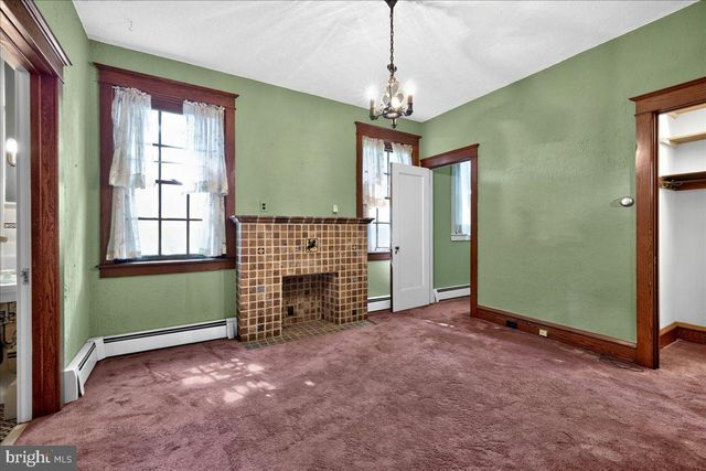 17 WOODLAND DR, Lansdale, PA 19446