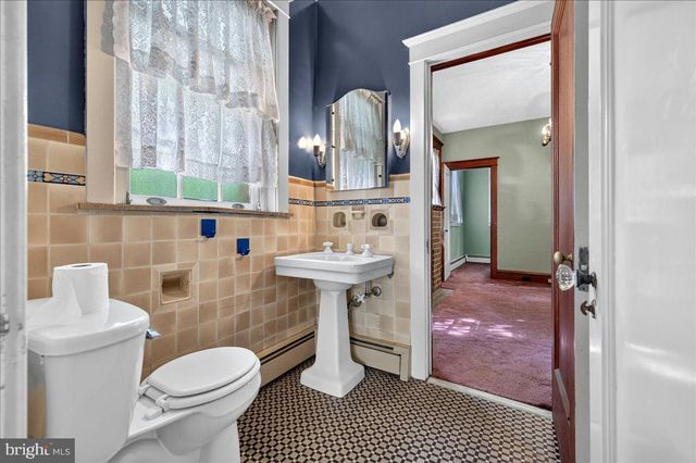 17 WOODLAND DR, Lansdale, PA 19446