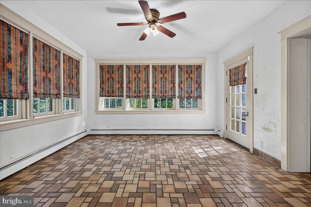 17 WOODLAND DR, Lansdale, PA 19446