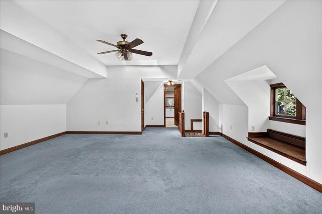 17 WOODLAND DR, Lansdale, PA 19446