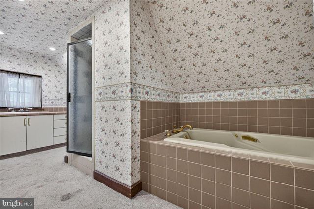 17 WOODLAND DR, Lansdale, PA 19446