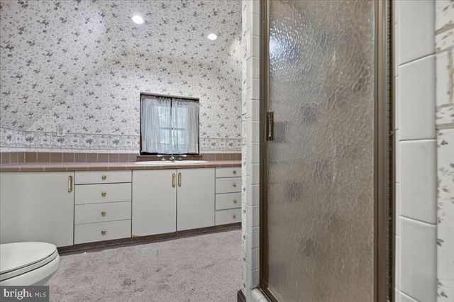 17 WOODLAND DR, Lansdale, PA 19446