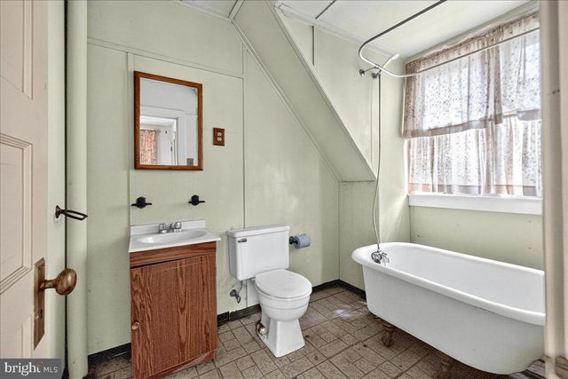 17 WOODLAND DR, Lansdale, PA 19446