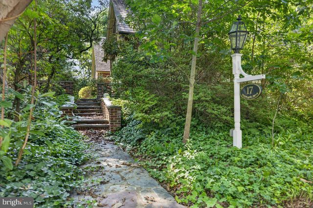 17 WOODLAND DR, Lansdale, PA 19446