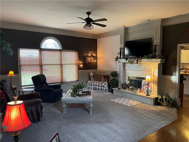 189 Canyon View Drive, Lansing, KS 66043