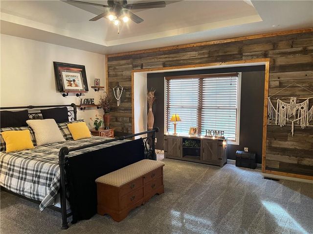 189 Canyon View Drive, Lansing, KS 66043