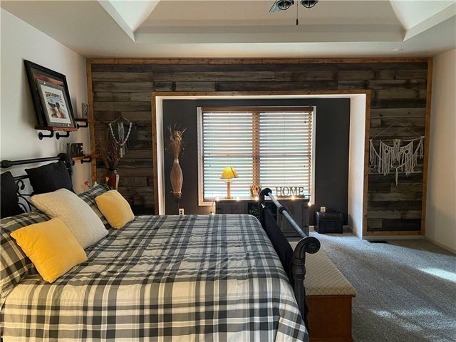 189 Canyon View Drive, Lansing, KS 66043