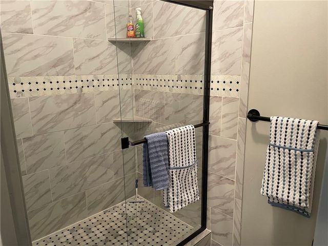 189 Canyon View Drive, Lansing, KS 66043