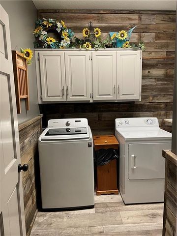 189 Canyon View Drive, Lansing, KS 66043