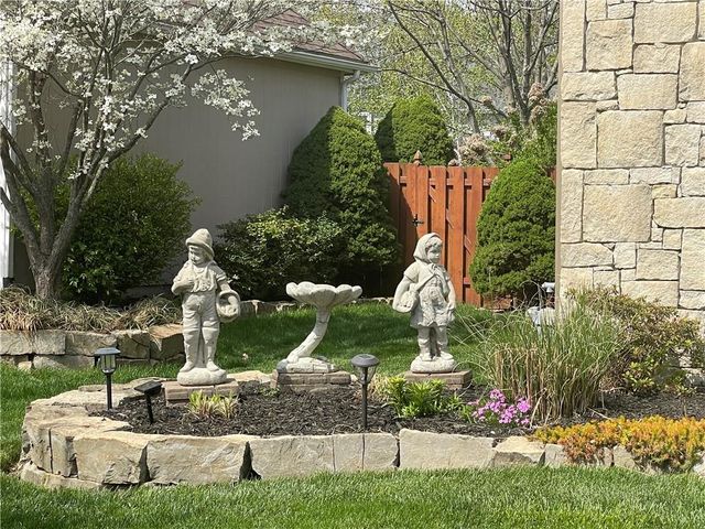 189 Canyon View Drive, Lansing, KS 66043