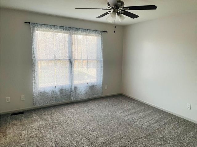 189 Canyon View Drive, Lansing, KS 66043