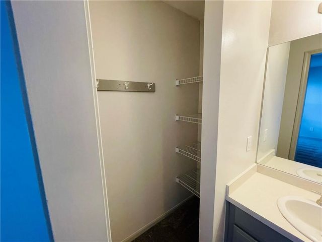 189 Canyon View Drive, Lansing, KS 66043