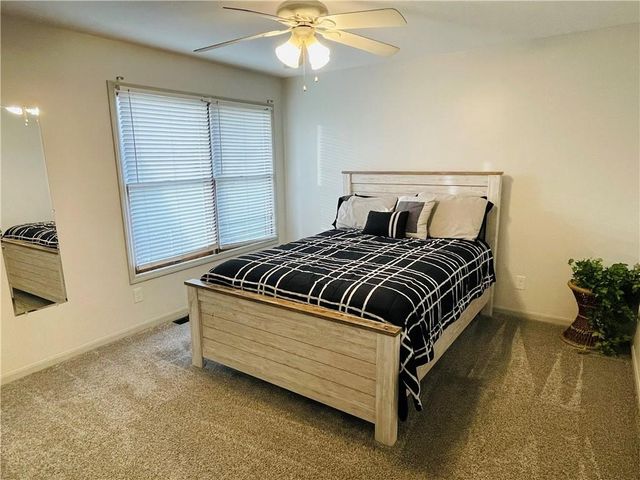 189 Canyon View Drive, Lansing, KS 66043