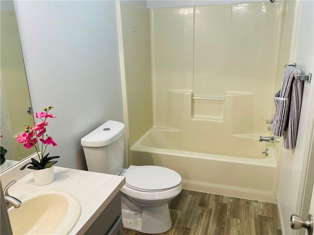 189 Canyon View Drive, Lansing, KS 66043